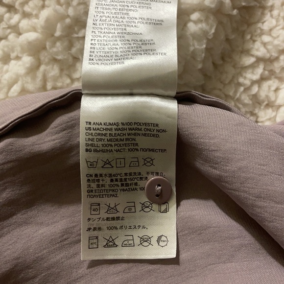 Soft polyester long tulip-sleeve blouse - Picture 8 of 8